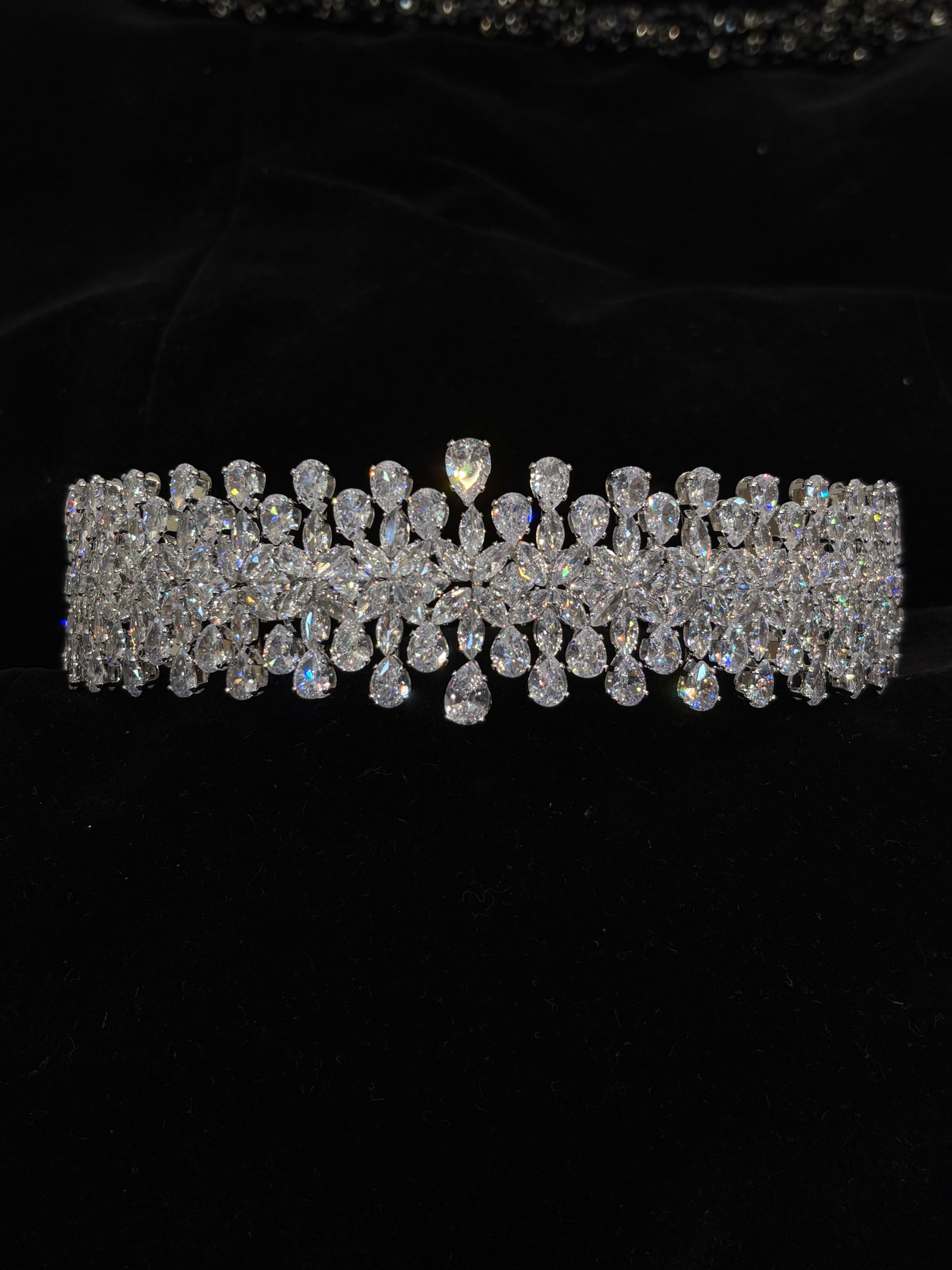 Bold Rhinestone Wedding Crown | Full Crystal Bridal Wedding Crown for Women | Statement Sparkle Prom Wedding Crown | Glamorous Pageant Wedding Headpiece | High-Shine Silver Wedding Hair Accessory| Zircon-Embellished