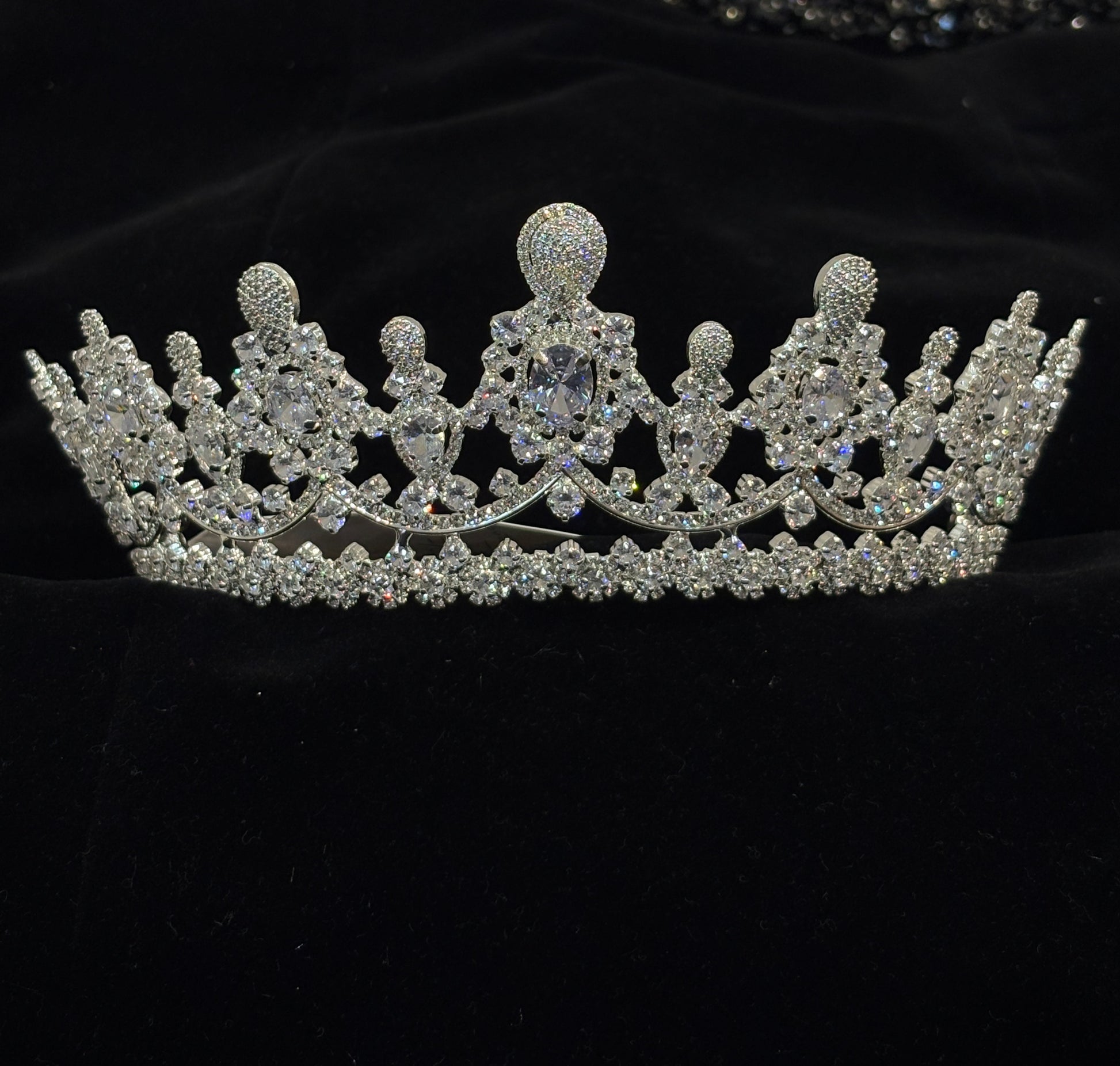 Rhinestone Crystal Wedding Crown | Royal Queen Wedding Crown for Women | Elegant Pageant Wedding Headpiece | Sparkling Silver Wedding Crown | Statement Bridal Wedding Accessory | Princess Prom Wedding Crown| Zircon-Embellished