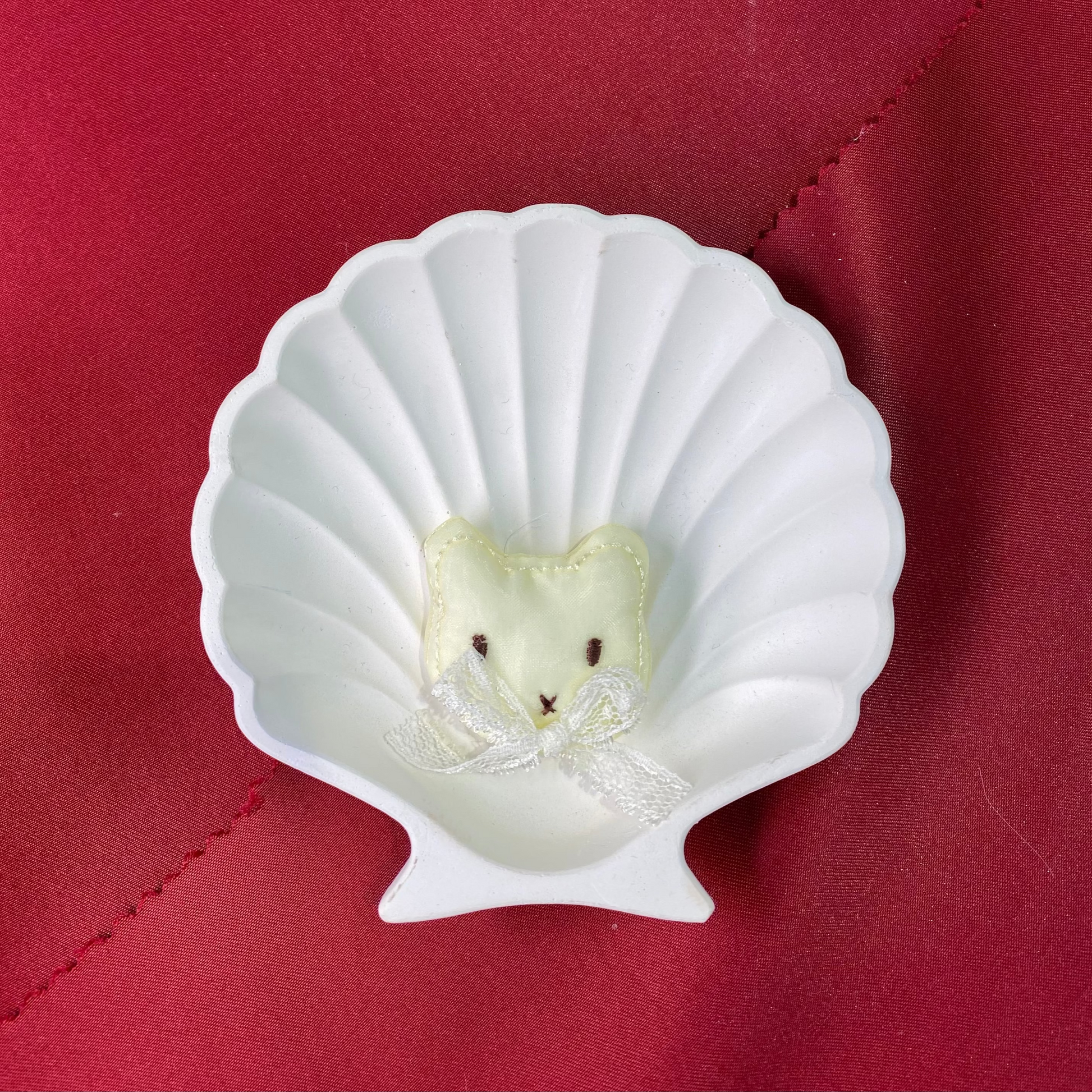 Sue The Cat | patch | cloth patch | Off white color | cute bow | cute and aesthetic|cute and fun