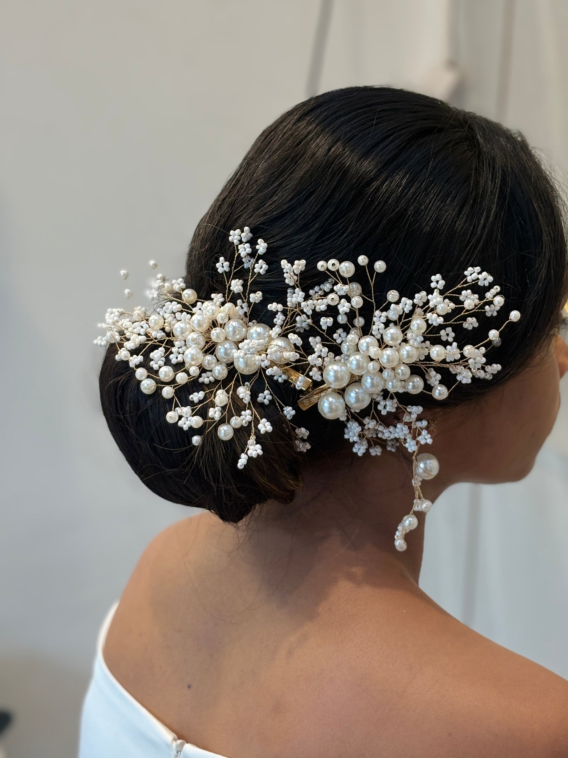 Bridal Hair Comb Accessory | Pearl and Crystal Flower Hairpiece for Women | Wedding Hair Clip | Hair Vine for Bride | Bun and Updo Styling