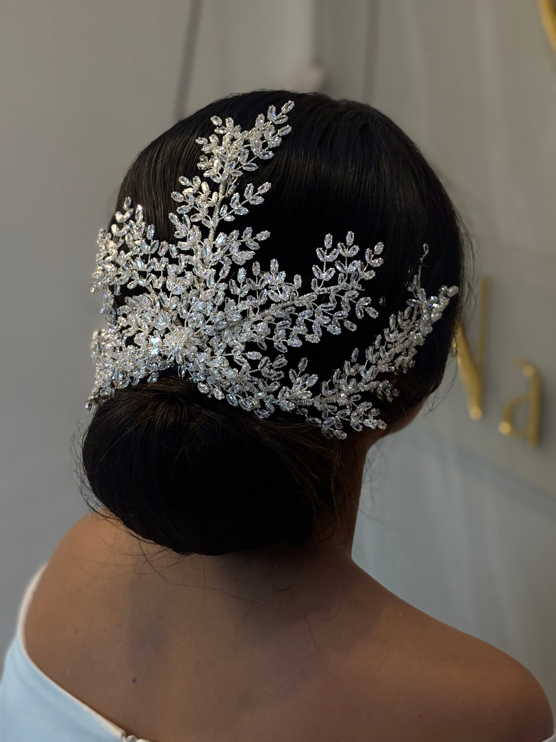 Bridal Hair Comb Accessory | Full Crystal Vine Hairpiece for Women | Wedding Hair Clip | Hair Vine for Bride | Bun and Updo Styling | Zircon-Embellished