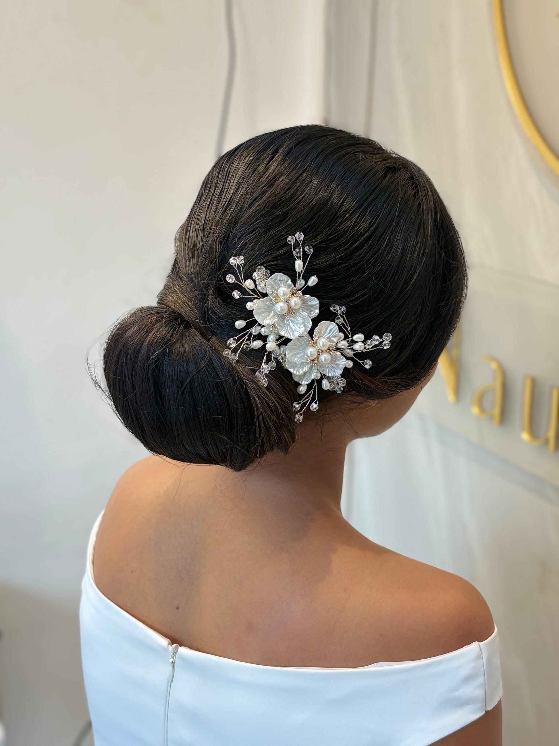 Bridal Hair Comb | Wedding Hairpiece for Buns | Silver Floral Hair Clip | Pearl and Crystal Wedding Accessory | Handmade Elegant Headpiece | Classic Hair Vine for Brides | Updo Hair Ornament