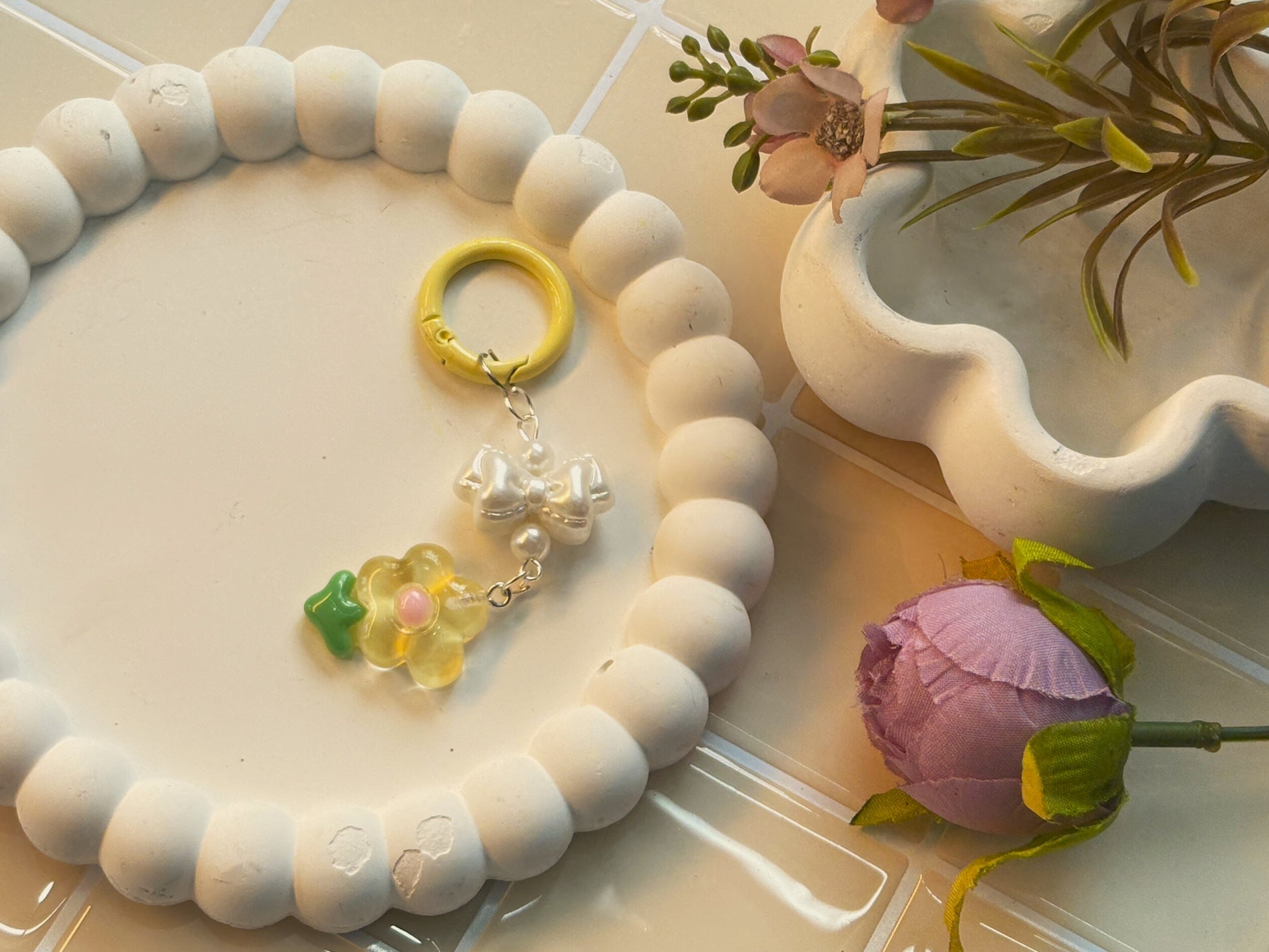 Silver Bow & Yellow Flower Charm Keychain | Kawaii Spring-Inspired Acrylic Key Ring | Cute Pastel Bag Charm Accessory | Floral Aesthetic Keychain Gift