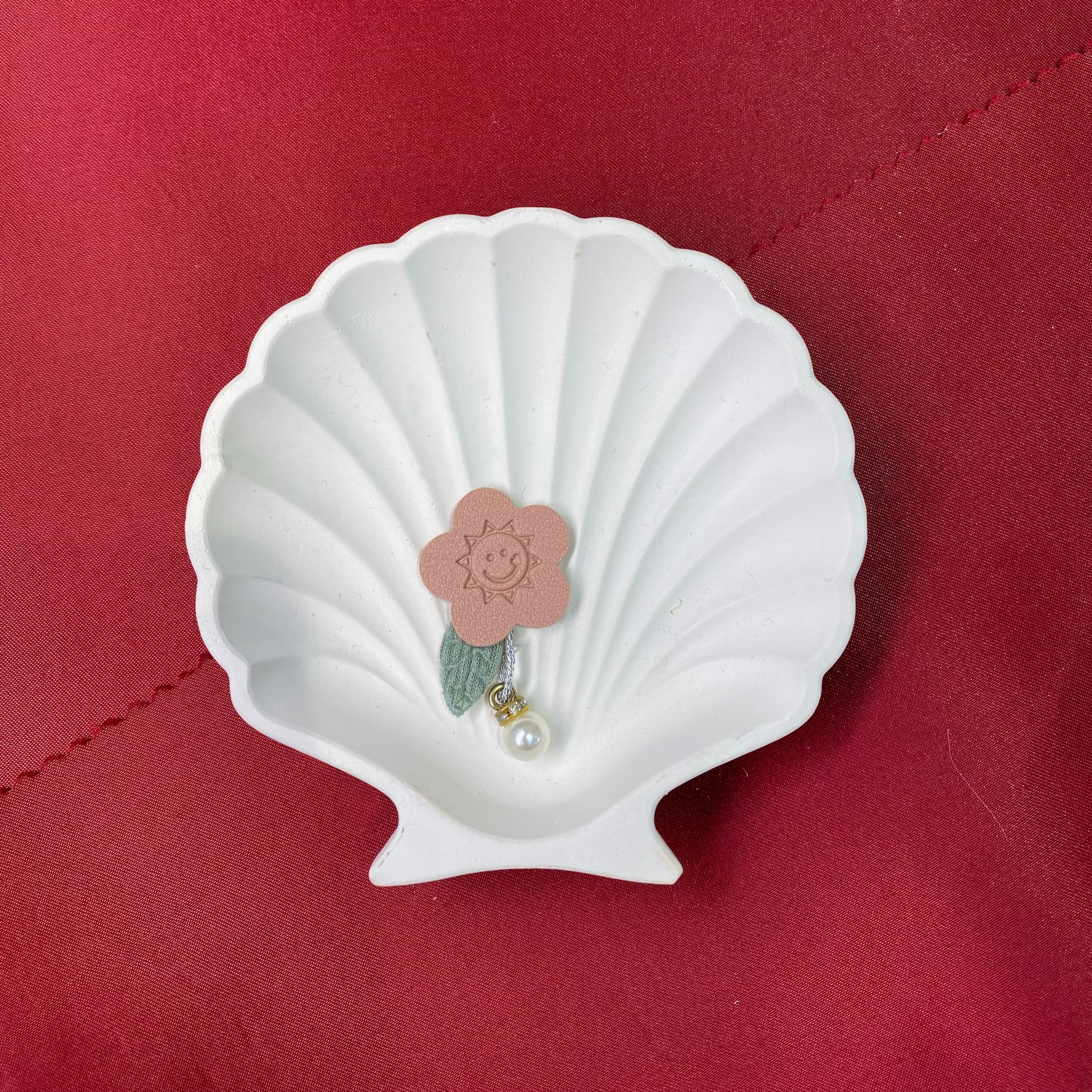 charming pink flower |pink patch | cute and aesthetic | pearl bead| pink and green | patches| Non-Ironable | Glue/Sew On