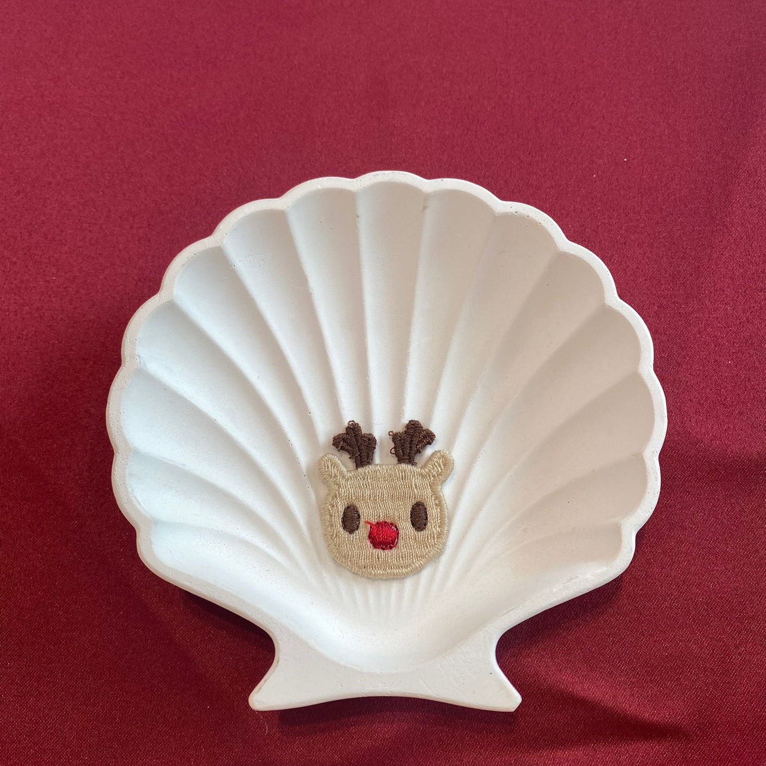 Reindeer Face Patch | Cozy Holiday Embroidered Motif | Whimsical Winter Style | Cute Animal Badge| Non-Ironable | Glue/Sew On