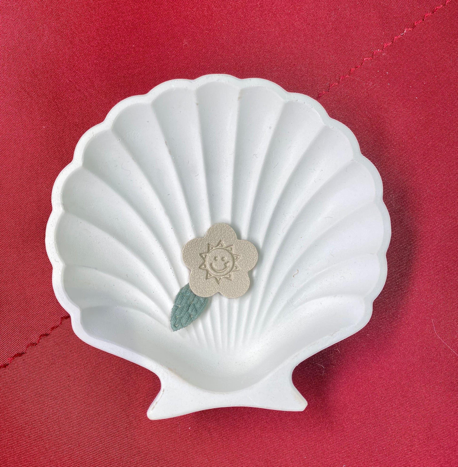 Beige flower | beige patch | flower | cute and aesthetic| Non-Ironable | Glue/Sew On