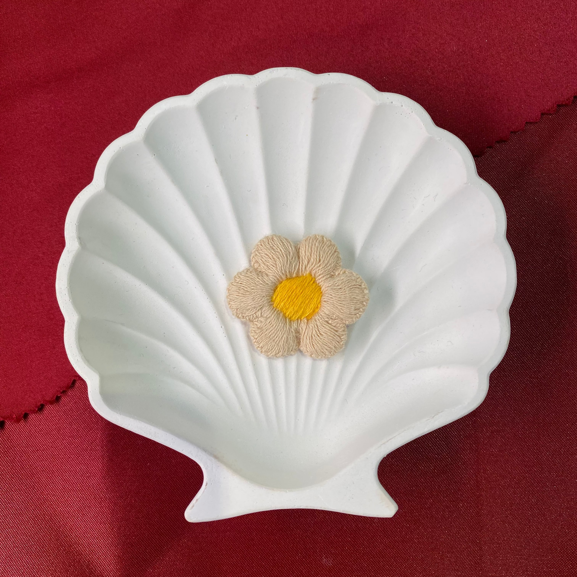 Beige flower| Cute and aesthetic | flower| beige and orange|patches| Non-Ironable | Glue/Sew On