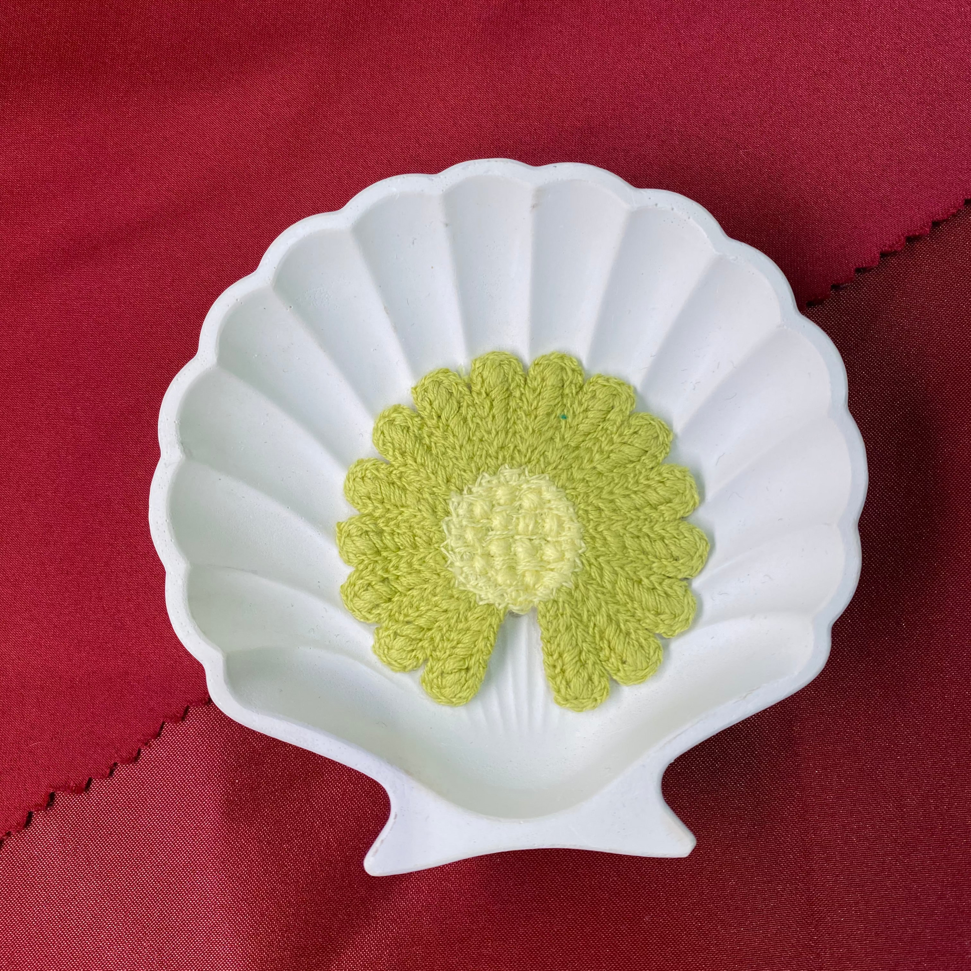 Fallen petal patch| cute and aesthetic| Green flower | fallen petal| patches | crocheted design| Non-Ironable | Glue/Sew On