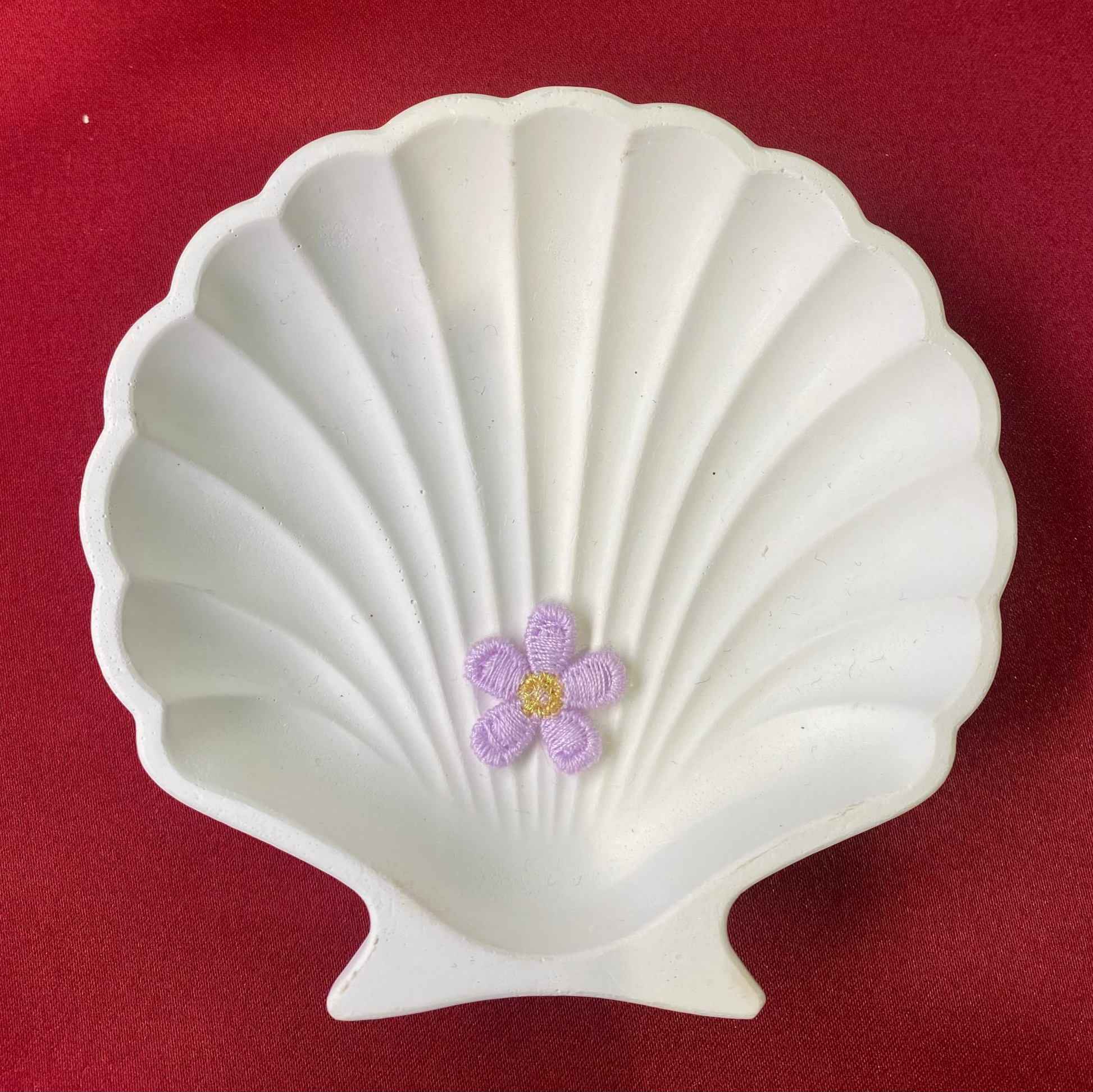 Lilac flower| cute and aesthetic| Lilac|pretty flower | patches| Non-Ironable | Glue/Sew On