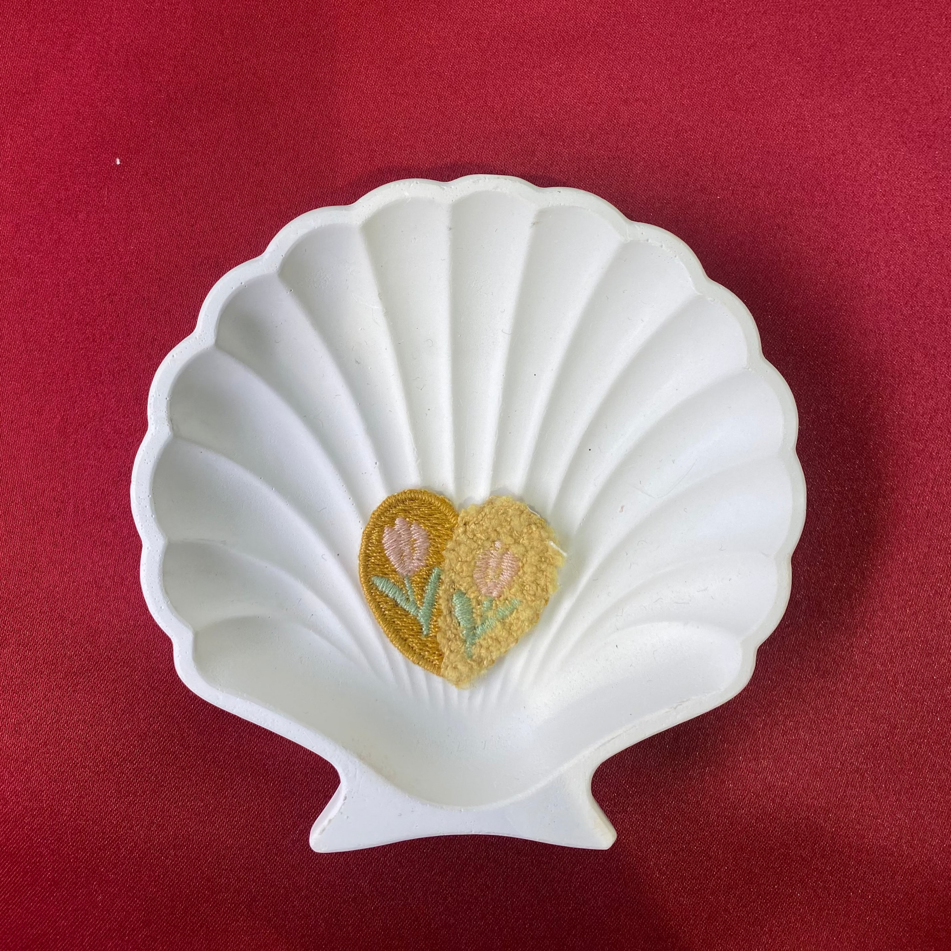 Tulip Twins patch| brown| Peach tulips|heart | flower | patches | cute and aesthetic| Non-Ironable | Glue/Sew On