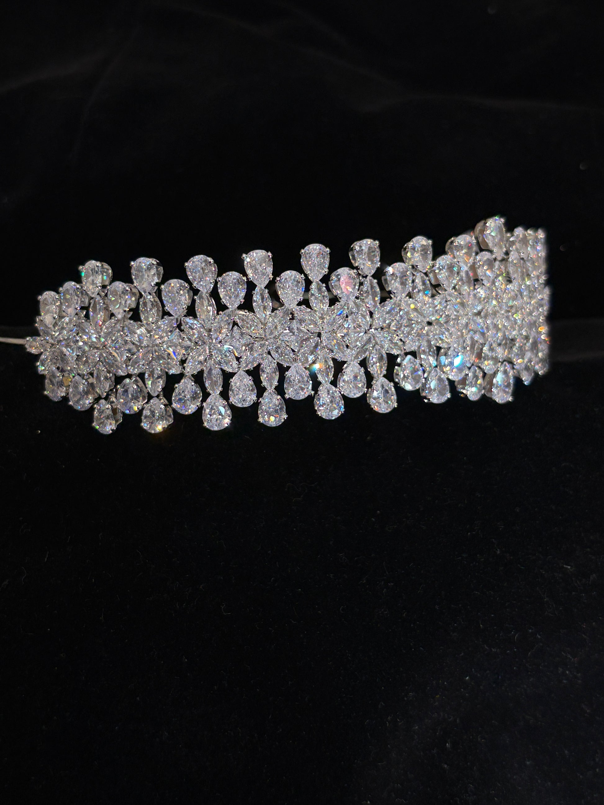 Bold Rhinestone Wedding Crown | Full Crystal Bridal Wedding Crown for Women | Statement Sparkle Prom Wedding Crown | Glamorous Pageant Wedding Headpiece | High-Shine Silver Wedding Hair Accessory| Zircon-Embellished