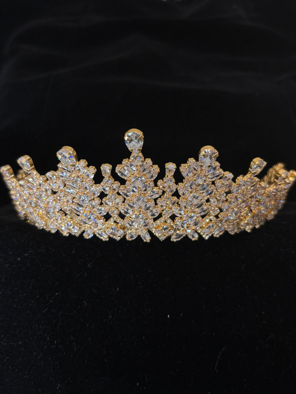 Gold Crystal Wedding Crown | Royal Gold Bridal Wedding Crown for Women | Elegant Sparkling Prom Wedding Headpiece | Full Rhinestone Wedding Tiara Crown | Luxurious Queen Style Wedding Accessory| Zircon-Embellished