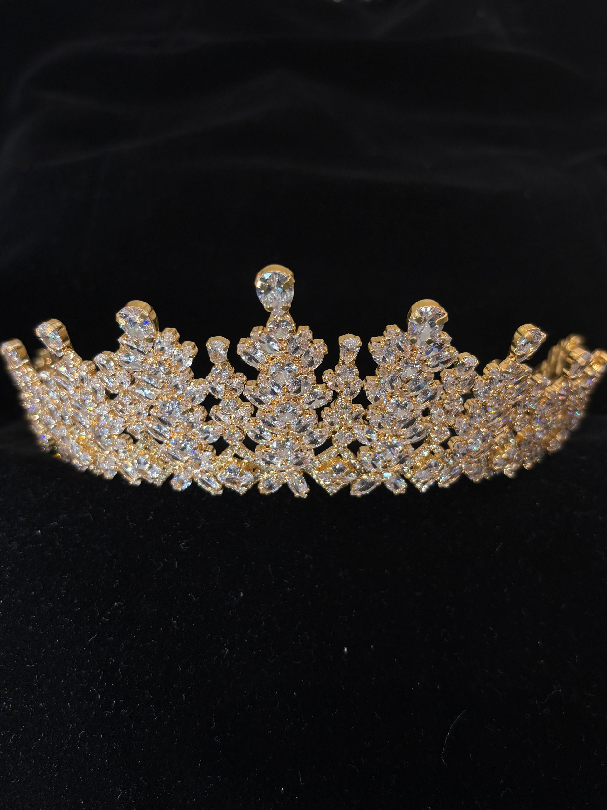 Gold Crystal Wedding Crown | Royal Gold Bridal Wedding Crown for Women | Elegant Sparkling Prom Wedding Headpiece | Full Rhinestone Wedding Tiara Crown | Luxurious Queen Style Wedding Accessory| Zircon-Embellished