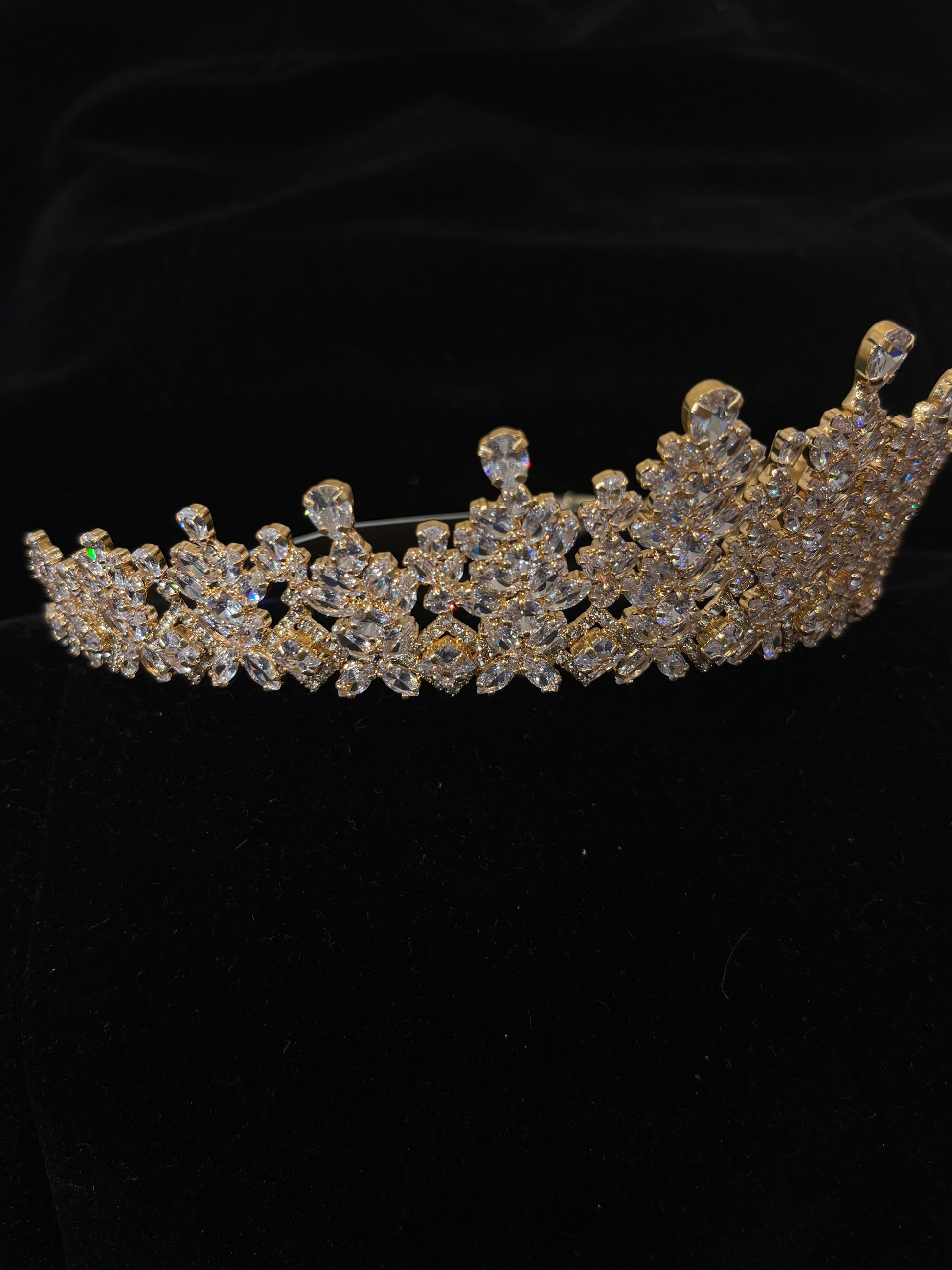 Gold Crystal Wedding Crown | Royal Gold Bridal Wedding Crown for Women | Elegant Sparkling Prom Wedding Headpiece | Full Rhinestone Wedding Tiara Crown | Luxurious Queen Style Wedding Accessory| Zircon-Embellished