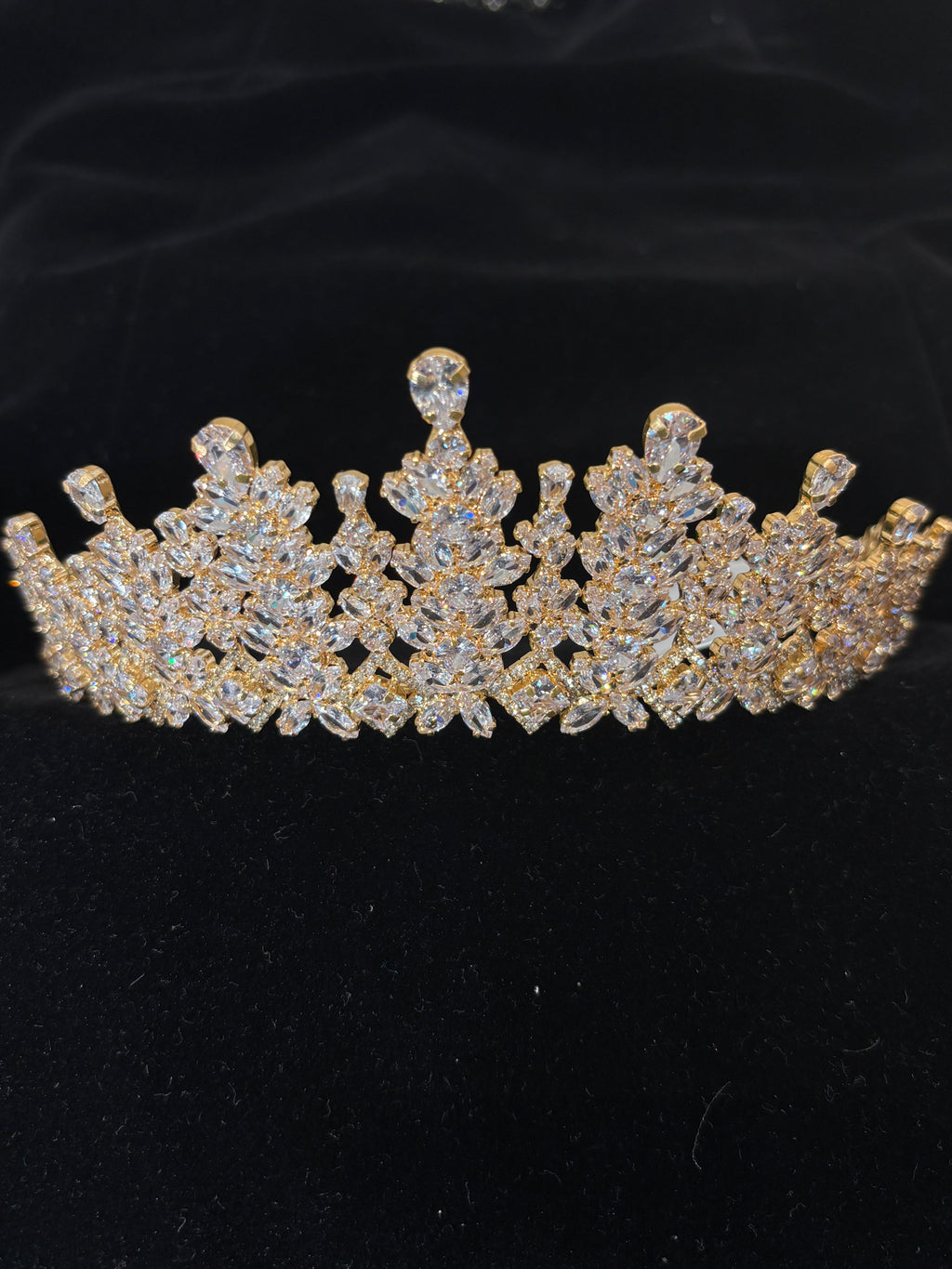 Gold Crystal Wedding Crown | Royal Gold Bridal Wedding Crown for Women | Elegant Sparkling Prom Wedding Headpiece | Full Rhinestone Wedding Tiara Crown | Luxurious Queen Style Wedding Accessory| Zircon-Embellished