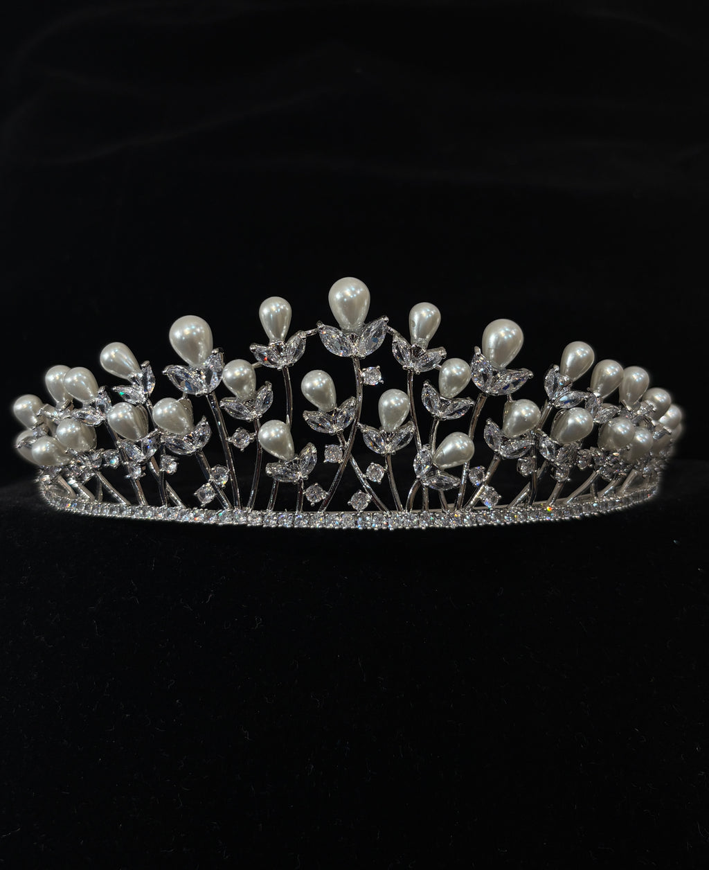 Crystal Pearl Wedding Bridal Crown | Elegant Silver Wedding Headpiece | Princess Wedding Prom Crown for Women | Royal Wedding Court-Inspired Hair Accessory | Faux Pearl & Rhinestone Leaf Wedding Design | Sparkling Wedding Pageant Crown| Zircon-Embellished