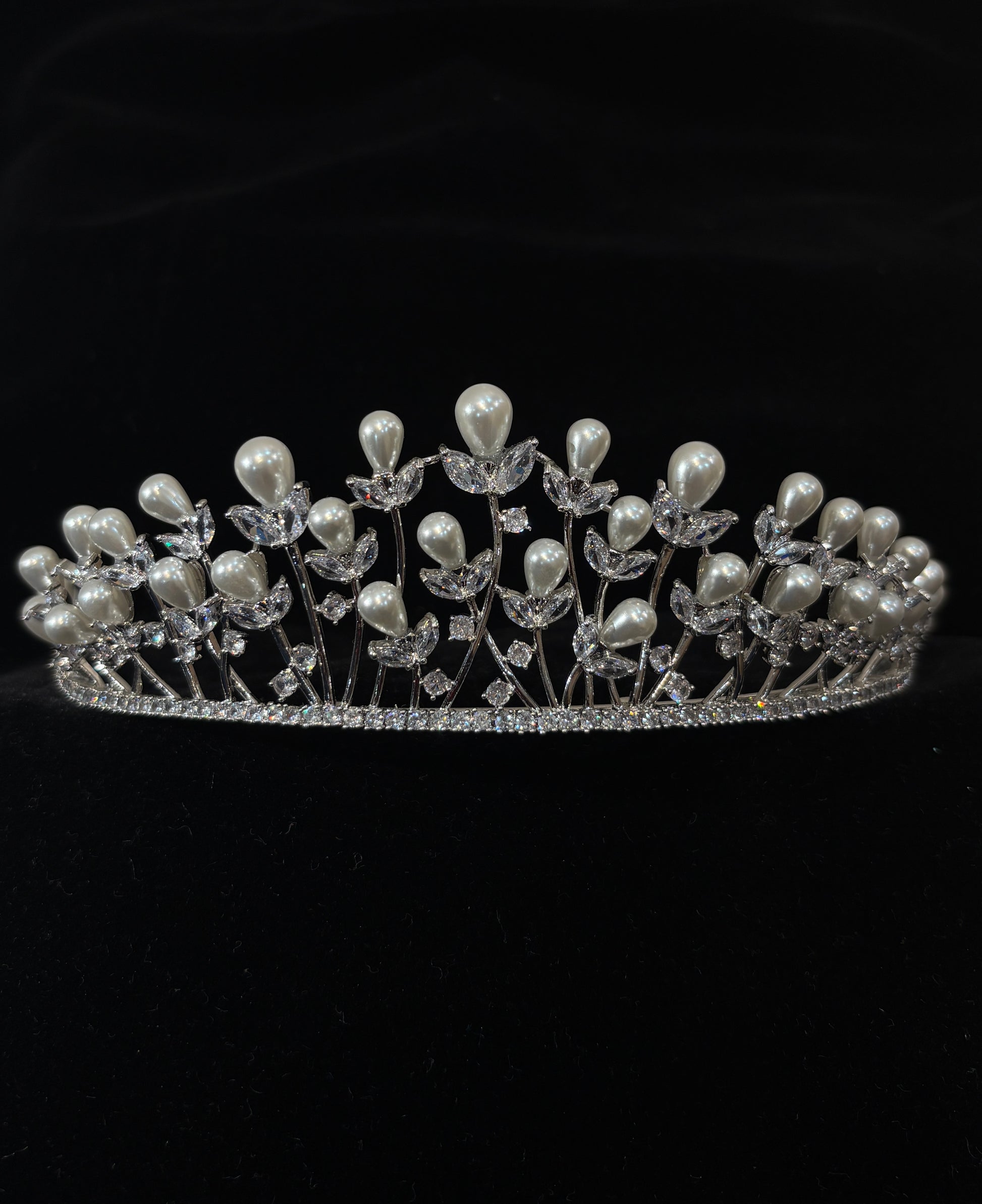 Crystal Pearl Wedding Bridal Crown | Elegant Silver Wedding Headpiece | Princess Wedding Prom Crown for Women | Royal Wedding Court-Inspired Hair Accessory | Faux Pearl & Rhinestone Leaf Wedding Design | Sparkling Wedding Pageant Crown| Zircon-Embellished