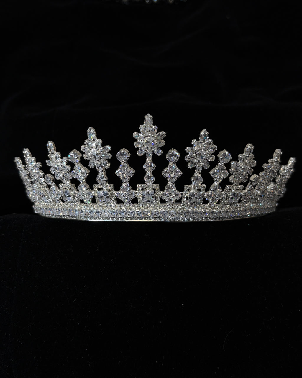 Gold Crystal Wedding Crown | Royal Gold Bridal Wedding Crown for Women | Elegant Sparkling Prom Wedding Headpiece | Full Rhinestone Wedding Tiara Crown | Luxurious Queen Style Wedding Accessory| Zircon-Embellished