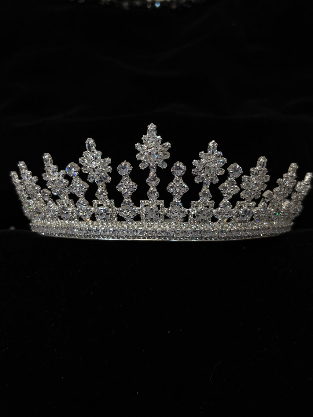 Gold Crystal Wedding Crown | Royal Gold Bridal Wedding Crown for Women | Elegant Sparkling Prom Wedding Headpiece | Full Rhinestone Wedding Tiara Crown | Luxurious Queen Style Wedding Accessory| Zircon-Embellished