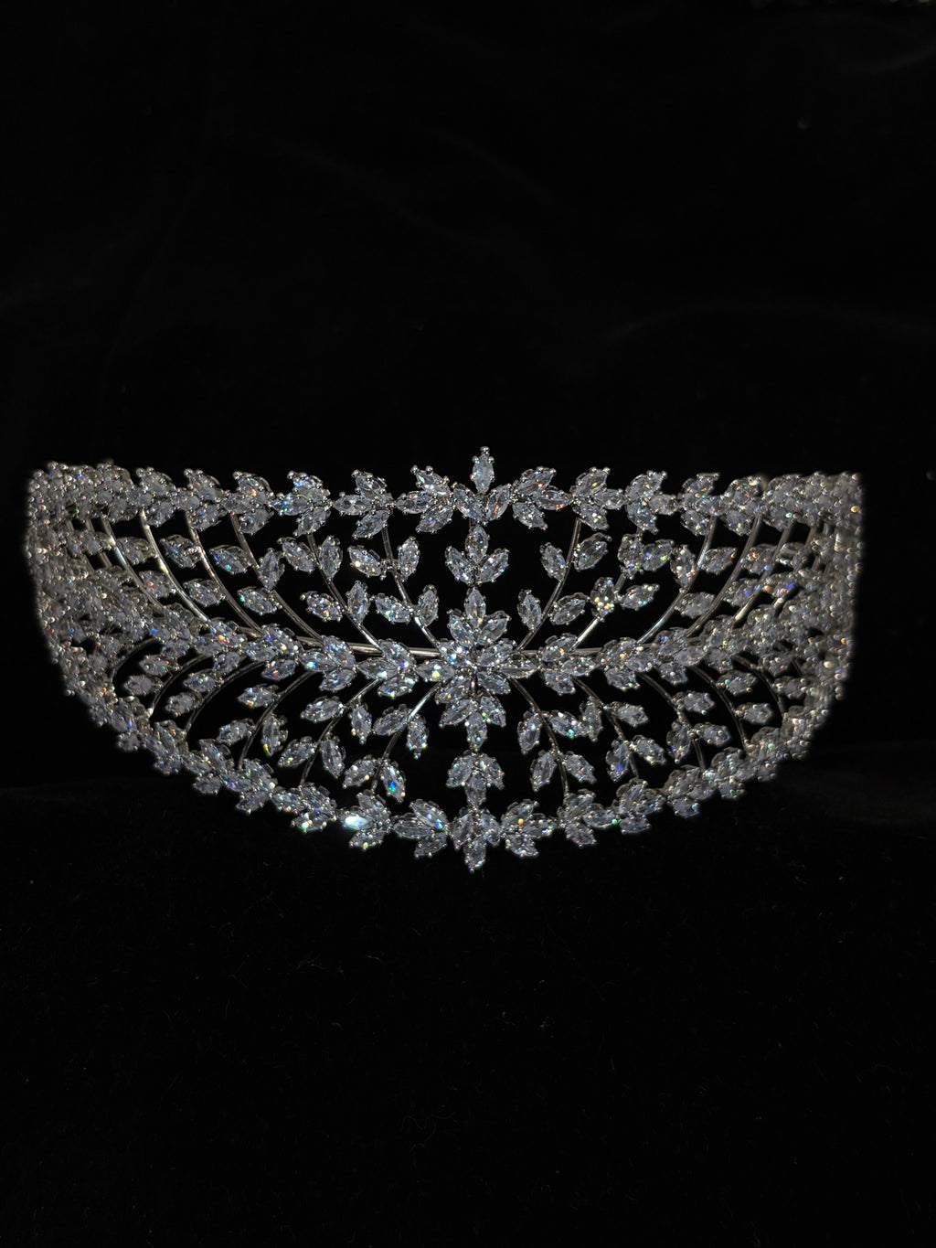 Leaf Crystal Wedding Headpiece | Elegant Bridal Headband Crown for Women | Silver Vine-Inspired Wedding Hair Accessory | Lightweight Rhinestone Leaf Wedding Headpiece | Sparkling Botanical Crown for Brides| Zircon-Embellished