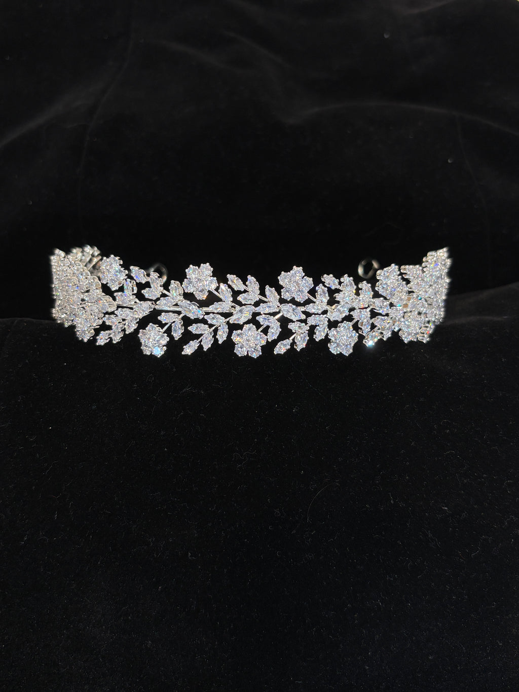 Floral Leaf Crystal Bridal Headband | Elegant Wedding Hair Accessory | Lightweight Silver Botanical Headpiece for Brides| Zircon-Embellished