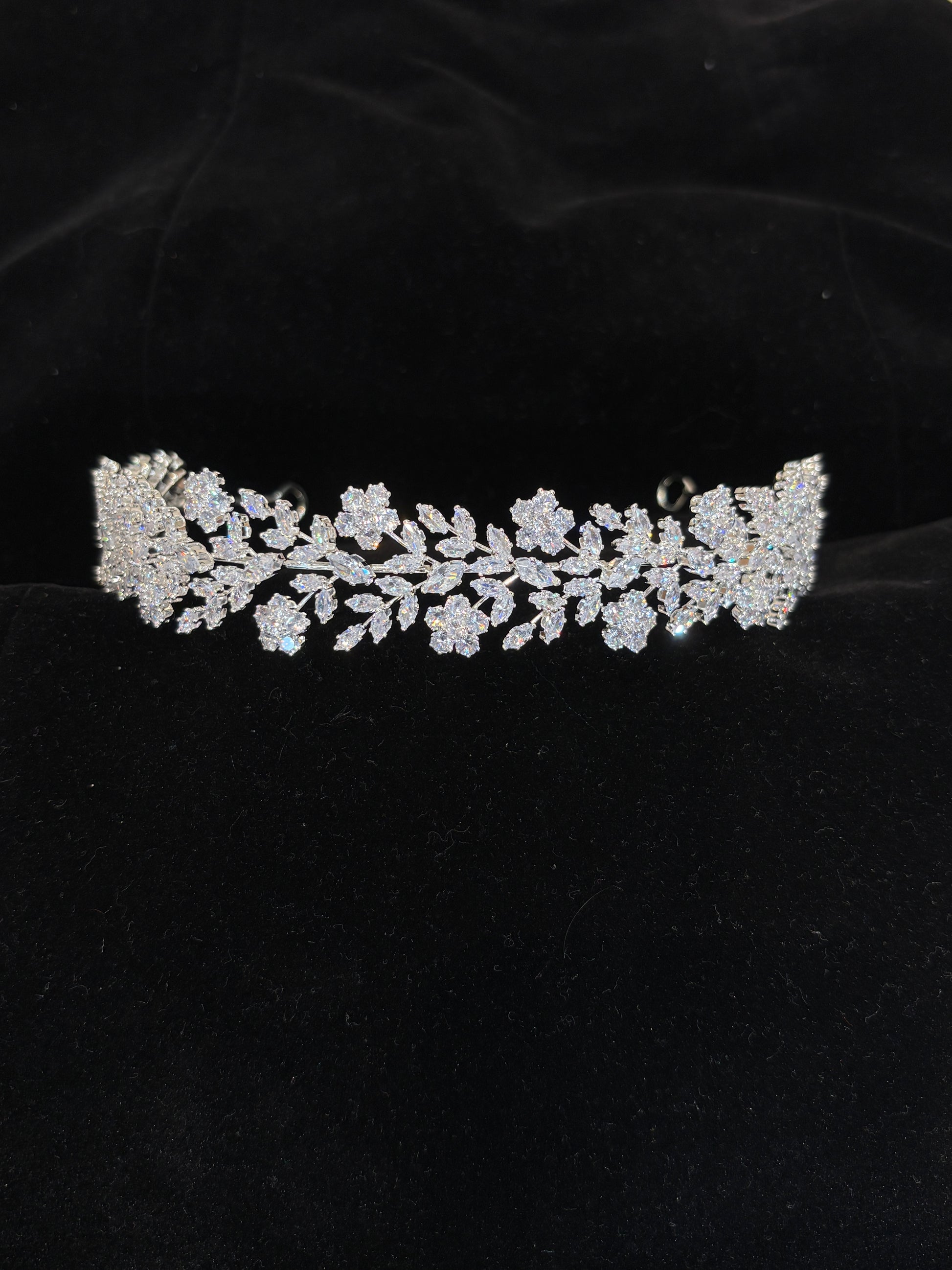 Floral Leaf Crystal Bridal Headband | Elegant Wedding Hair Accessory | Lightweight Silver Botanical Headpiece for Brides| Zircon-Embellished