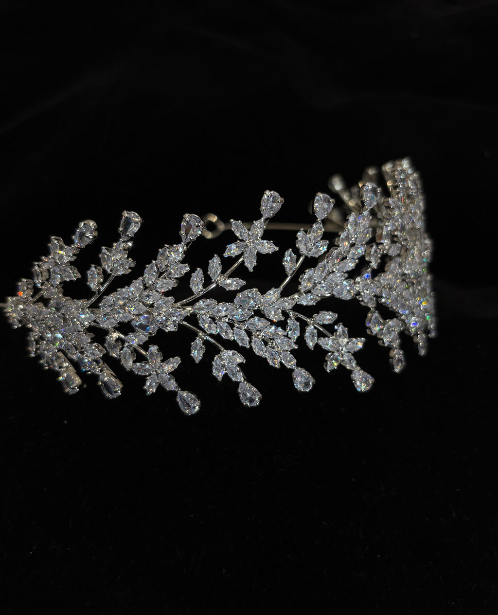 Leaf Crystal Wedding Headpiece | Elegant Bridal Headband Crown for Women | Lightweight Rhinestone Leaf Wedding Headpiece | Sparkling Botanical Crown for Brides | Delicate Bridal Hair Vine Tiara | Silver Crystal Wedding Halo| Zircon-Embellished