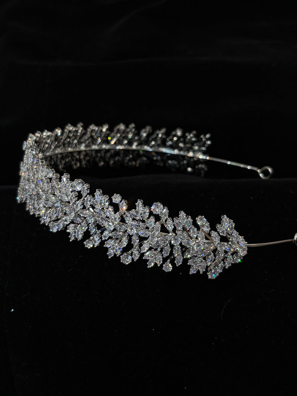Leaf Crystal Bridal Headpiece | Silver Vine Wedding Hair Crown | Elegant Rhinestone Bridal Headband| Lightweight Botanical Wedding Hair Accessory | Sparkling Crystal Leaf Tiara | Delicate Silver Hair Vine for Brides | Zircon-Embellished