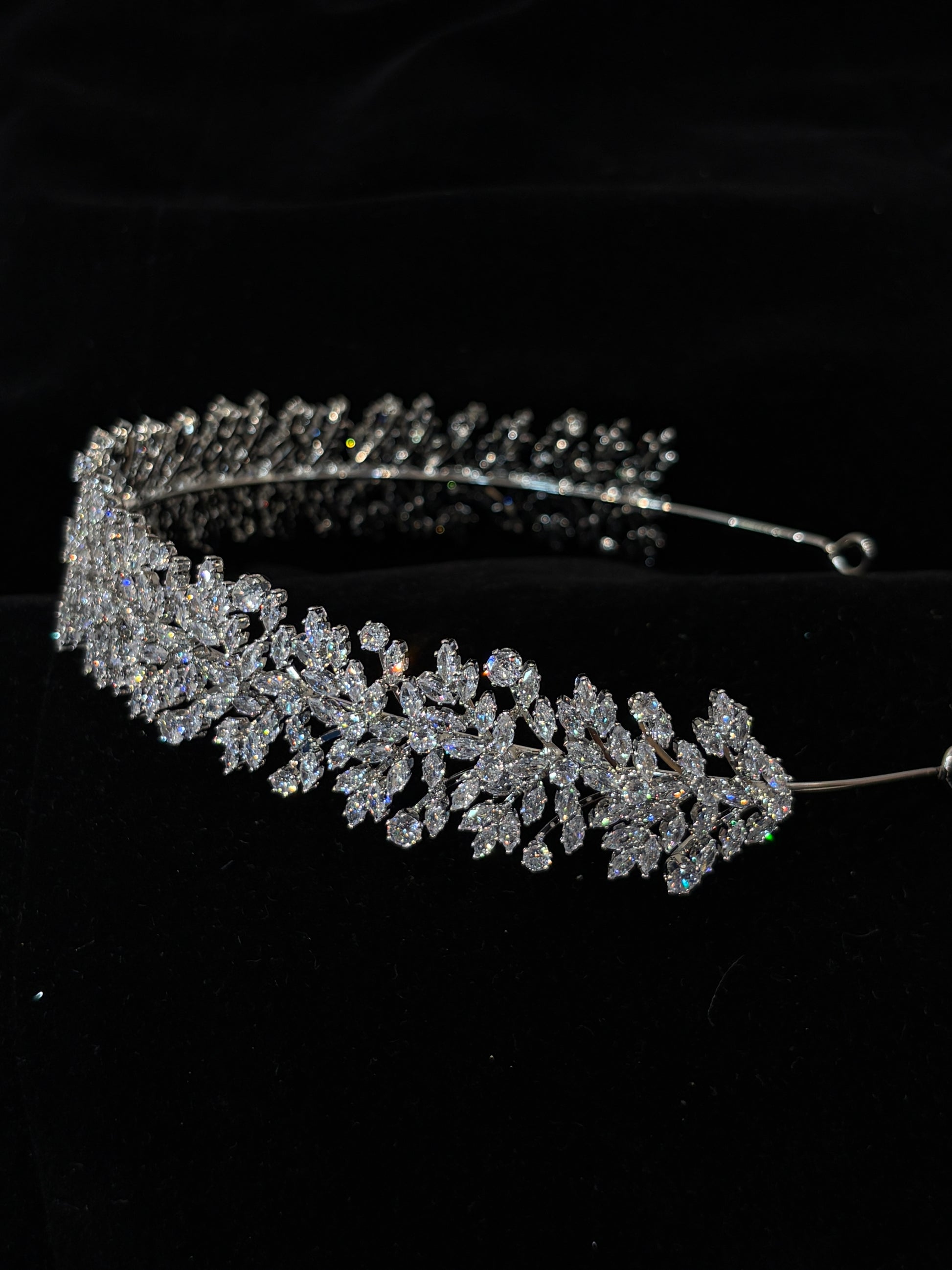 Leaf Crystal Bridal Headpiece | Silver Vine Wedding Hair Crown | Elegant Rhinestone Bridal Headband| Lightweight Botanical Wedding Hair Accessory | Sparkling Crystal Leaf Tiara | Delicate Silver Hair Vine for Brides | Zircon-Embellished