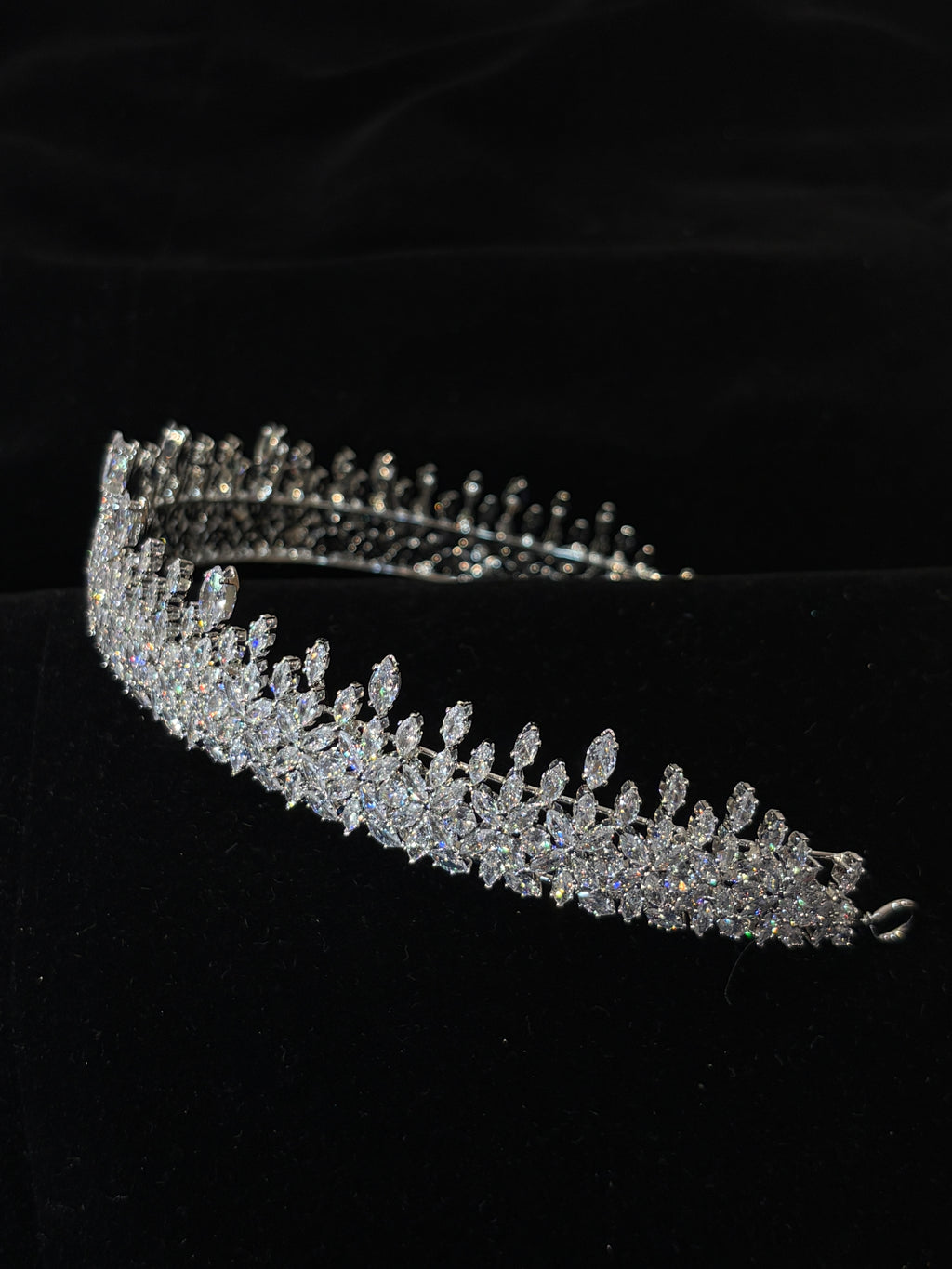 Layered Crystal Leaf Bridal Crown | Elegant Silver Wedding Headpiece | Sparkling Rhinestone Tiara for Women | Lightweight Vine-Inspired Hair Accessory | Bridal Hairband | Zircon-Embellished