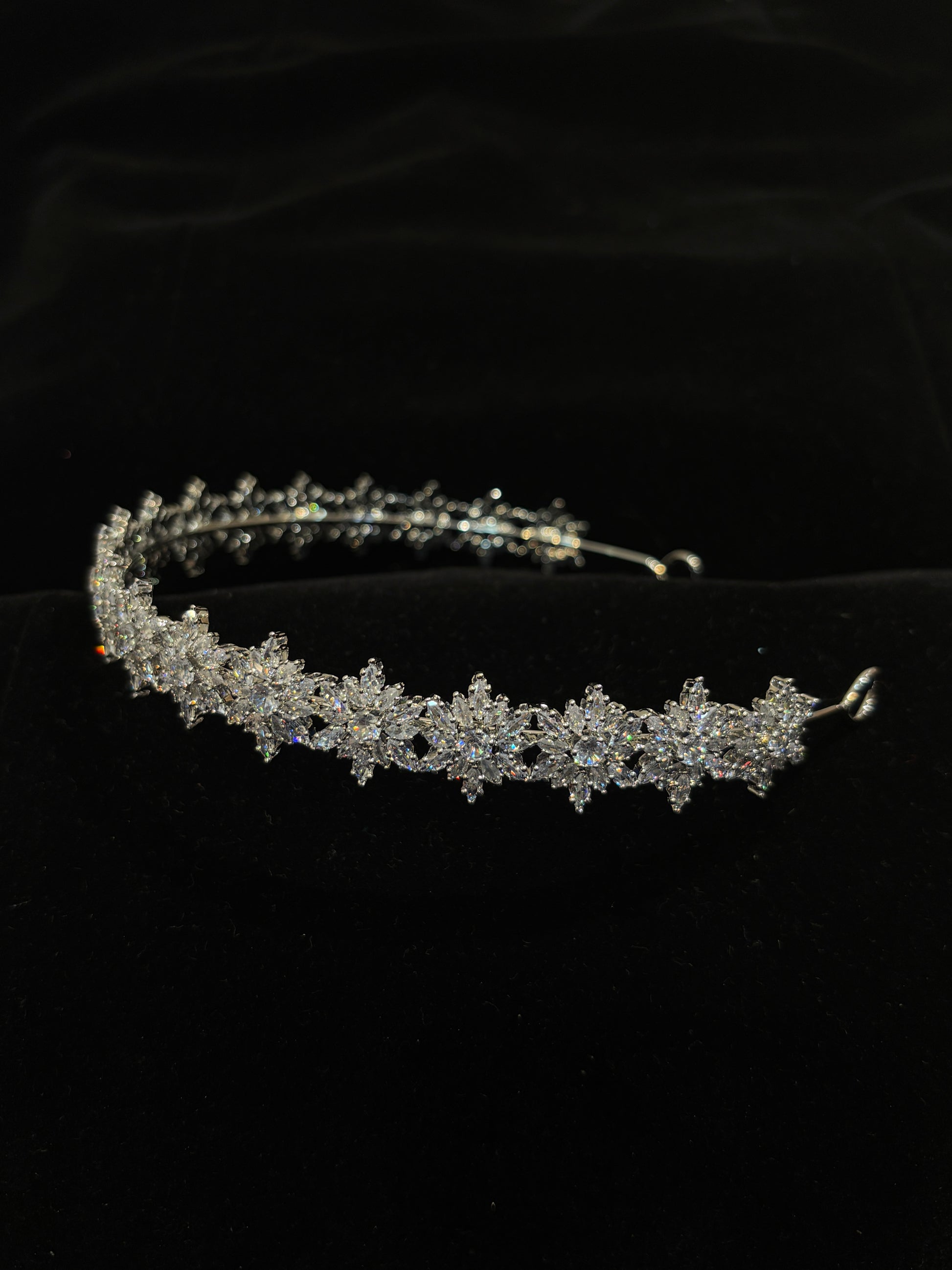 Snowflake Crystal Bridal Tiara | Winter Wedding Headband | Elegant Rhinestone Crown for Women | Delicate Sparkling Hairpiece | Silver Holiday Tiara | Zircon-Embellished
