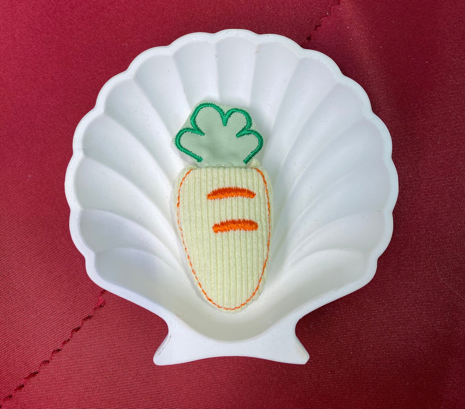 Yellow carrot bee | Yellow and Green | Carrot | unique| Bunny carrot | cute and fun | aesthetic carrot