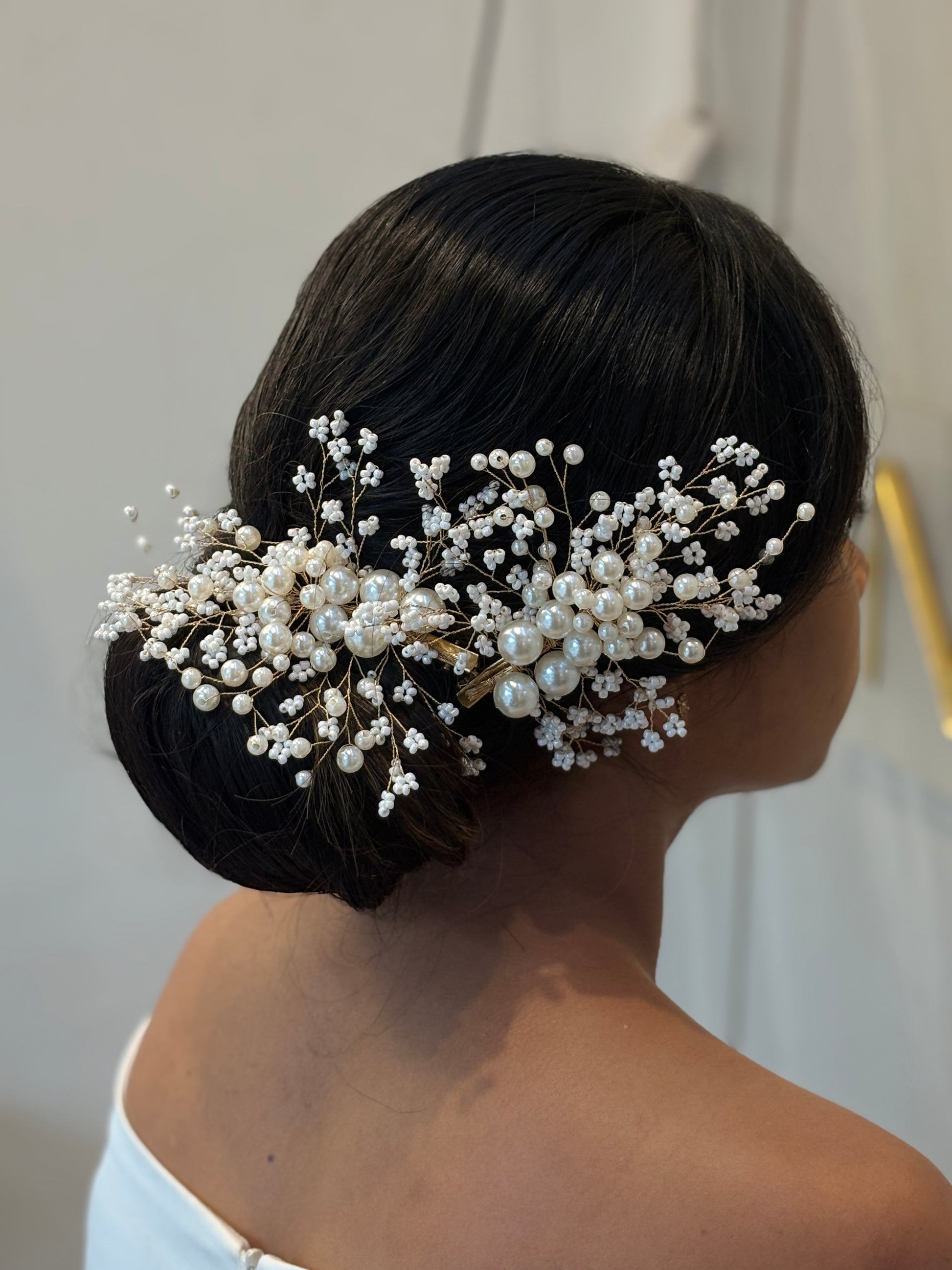 Bridal Hair Comb Accessory | Pearl and Crystal Flower Hairpiece for Women | Wedding Hair Clip | Hair Vine for Bride | Bun and Updo Styling