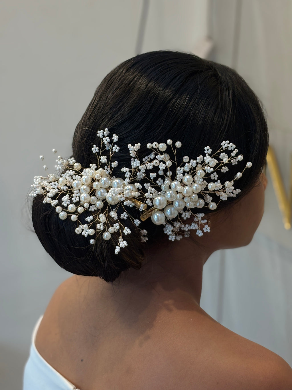 Bridal Hair Comb Accessory | Pearl and Crystal Flower Hairpiece for Women | Wedding Hair Clip | Hair Vine for Bride | Bun and Updo Styling