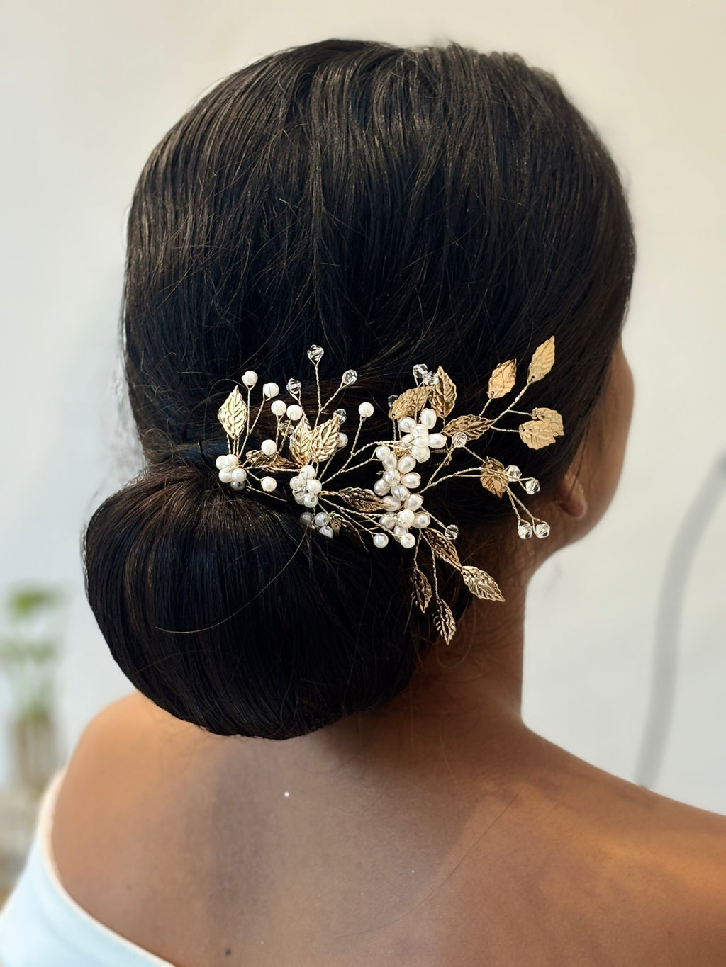 Luxurious Gold Leaf & Pearl Hair Pin | Stunning Wedding Accessory to Elevate Your Updo or Bun