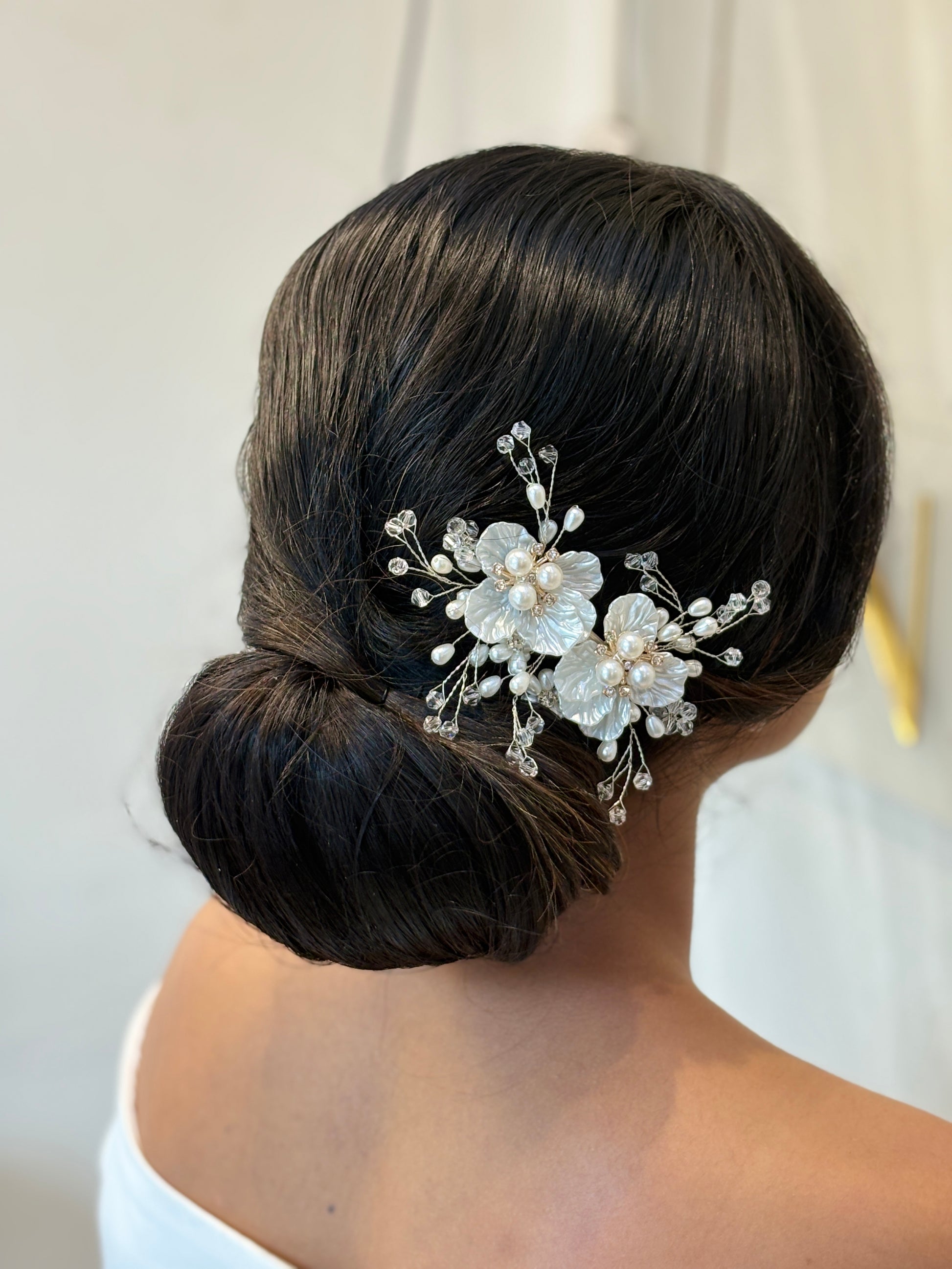 Bridal Hair Comb | Wedding Hairpiece for Buns | Silver Floral Hair Clip | Pearl and Crystal Wedding Accessory | Handmade Elegant Headpiece | Classic Hair Vine for Brides | Updo Hair Ornament