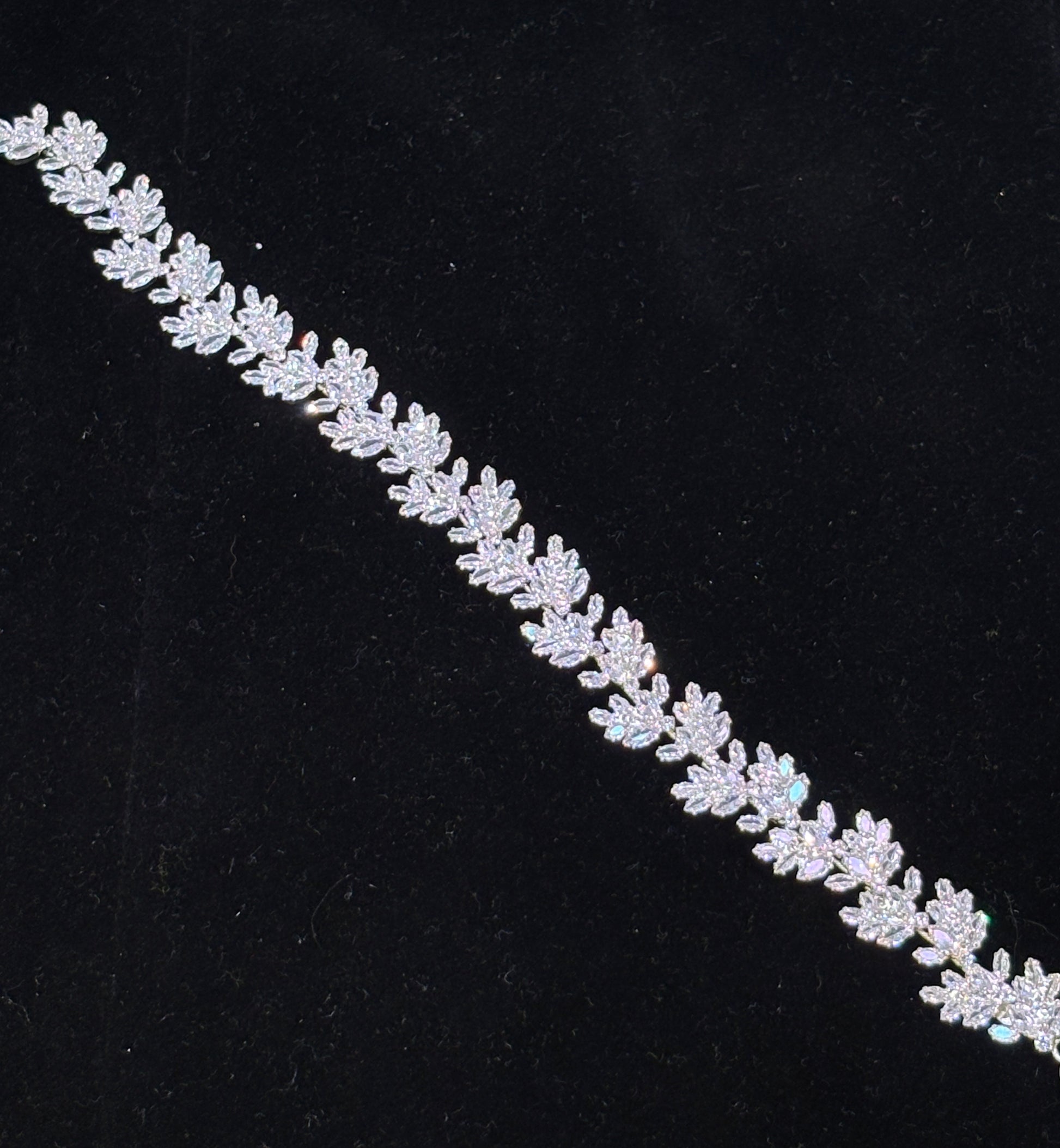 Snowfall Crystal Crown Hair Accessory – Winter Bridal Hair Vine | White Crystal Hair Comb | Elegant Hair Piece for Reception or Engagement | Snowflake-Inspired Headpiece I Zircon headpiece