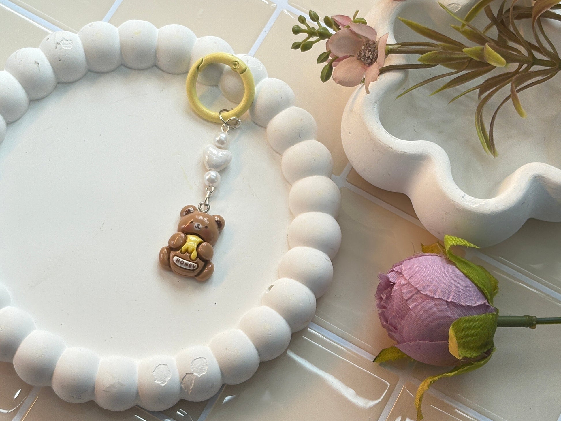 Brown Honey Bear & Pearl Beads Keychain Charm | Cute Animal-Themed Bag Accessory | Kawaii Picnic-Inspired Key Ring | Pastel Aesthetic Gift Idea