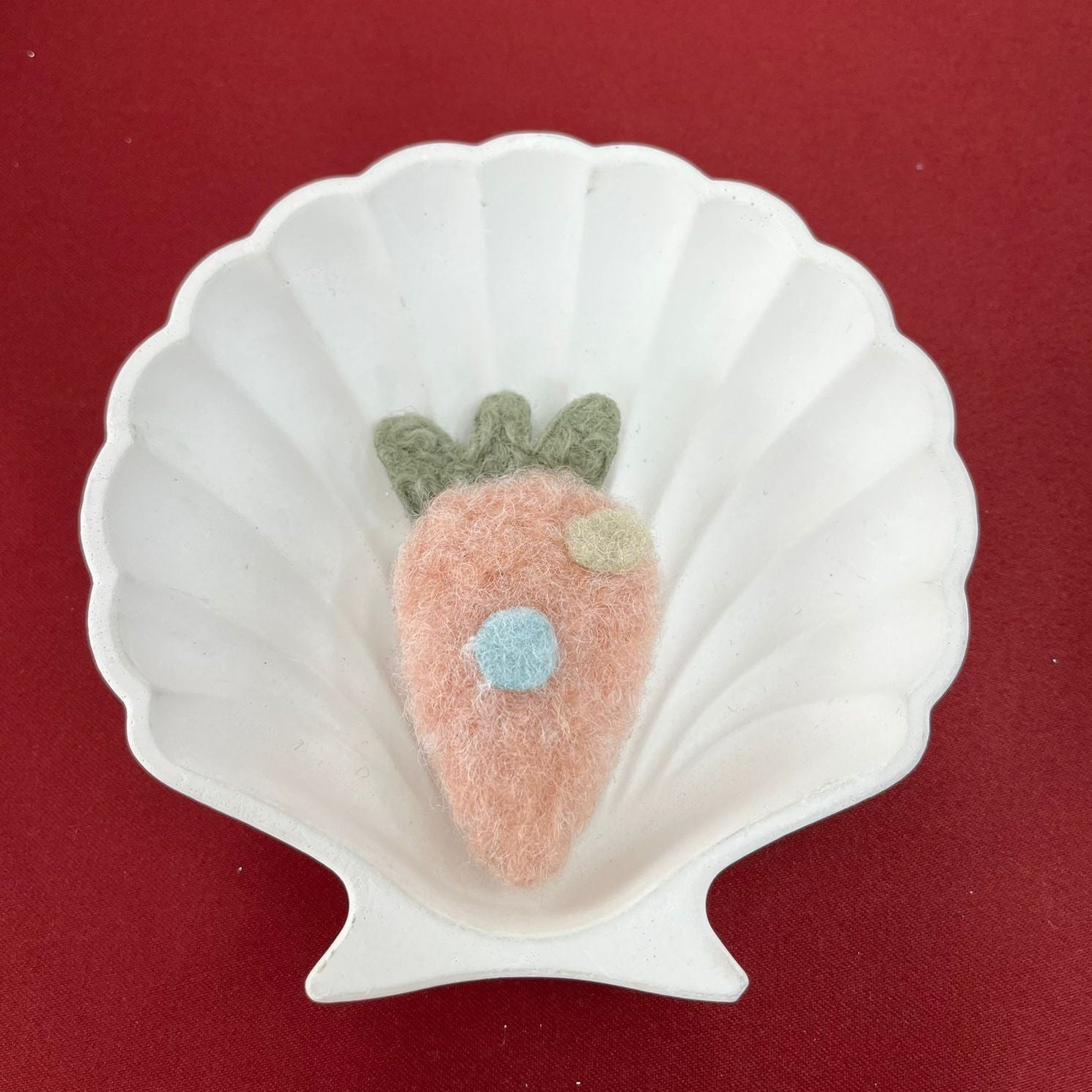 Pastel Felted Carrot Plush | Handmade Wool Carrot Decoration | Soft Vegetable Craft Accent for Easter, DIY Projects