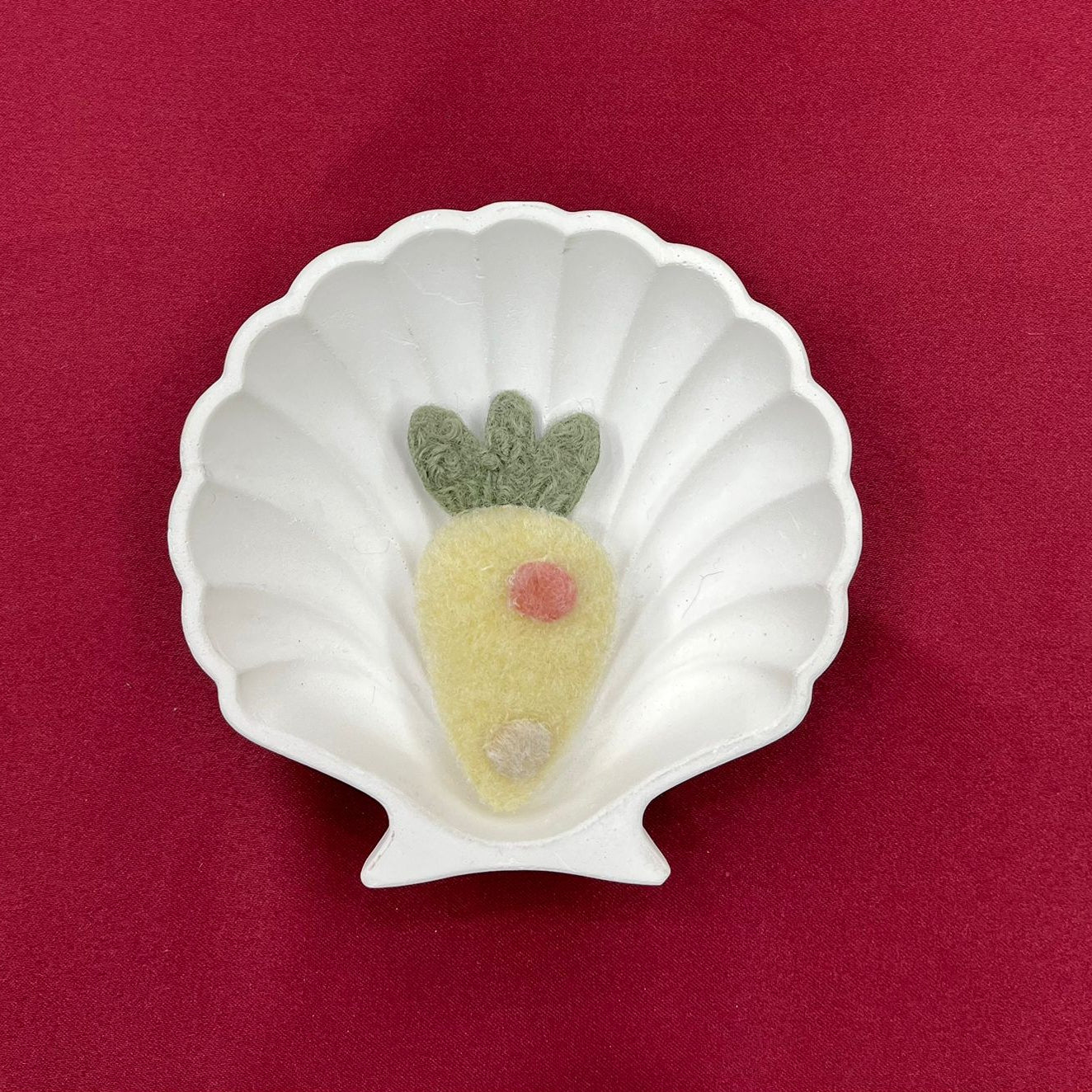 Felt Carrot Embellishment | Handmade Vegetable-Themed Fabric Patch | Soft Felt Appliqué for Spring Crafts | Whimsical Garden or Easter Decoration| Non-Ironable | Glue/Sew On