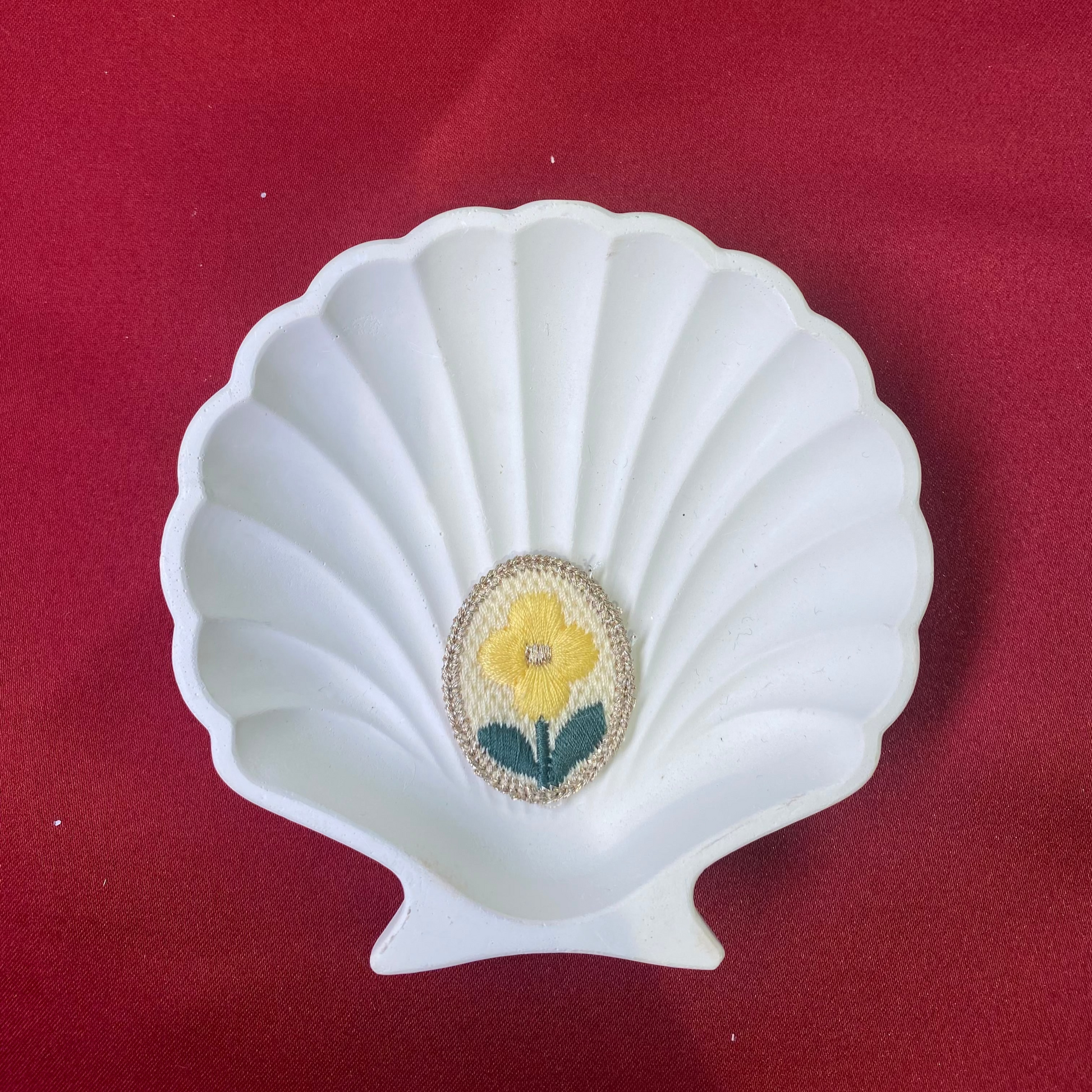 Pretty flower| cute and aesthetic| flower| yellow and green | patches| Non-Ironable | Glue/Sew On