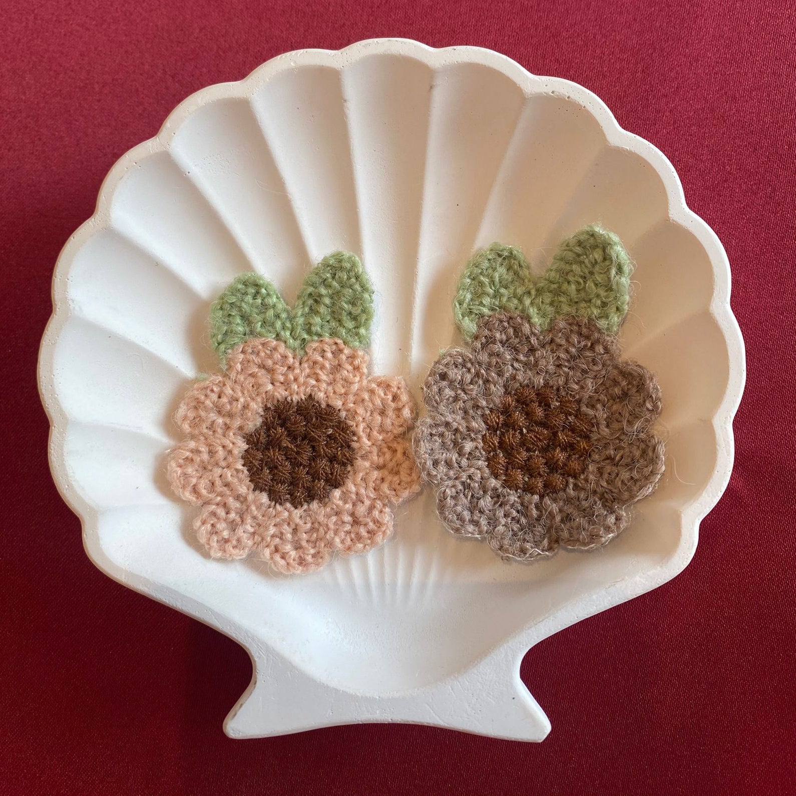 Peach and brown flower| crocheted flower| peach| brown | brown and green | patches| Non-Ironable | Glue/Sew On